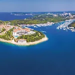 Appartement Beautiful In With Swimming Pool Pula