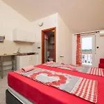 Appartement Beautiful In With Swimming Pool *