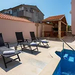 Beautiful In With Swimming Pool *
