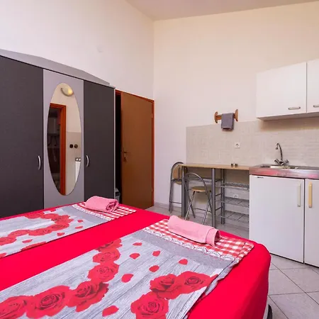 Beautiful In With Swimming Pool Apartment