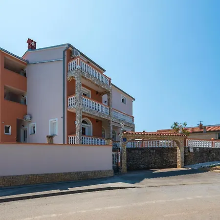 Lovely In With Wifi Apartament Pula