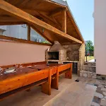 Beautiful In With Swimming Pool Appartamento Pola
