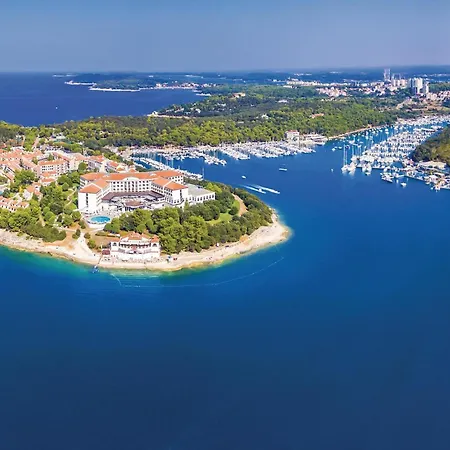 Appartamento Lovely In With Wifi Pola