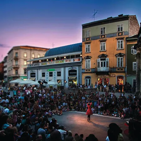 Appartamento Lovely In With Wifi