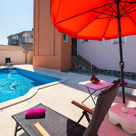 Appartamento Lovely In With Wifi Pola