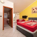 Beautiful In With Swimming Pool Pula