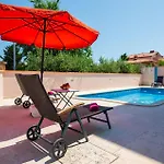 Beautiful In With Swimming Pool Pula
